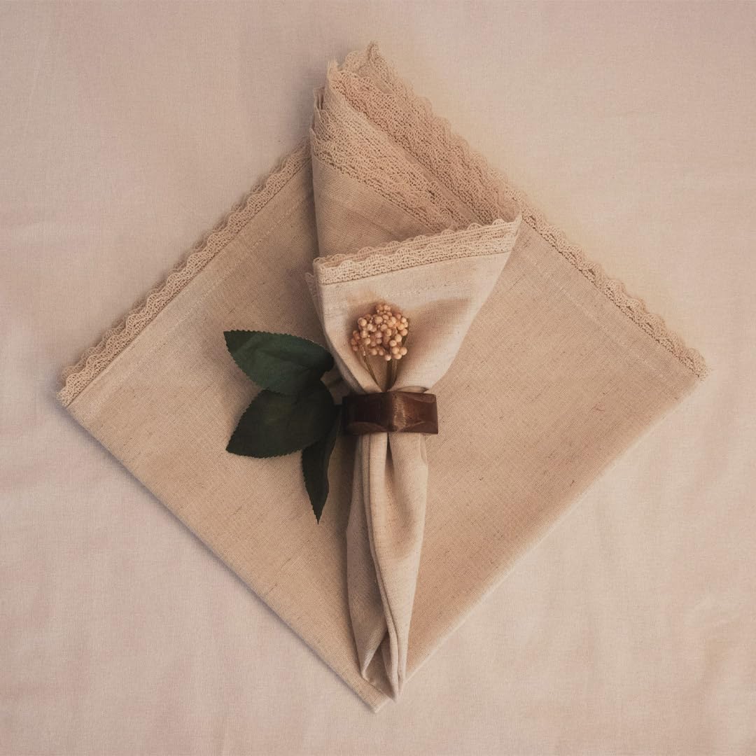 FINGERCRAFT hotel-style dining napkins add a refined look to the table setting.