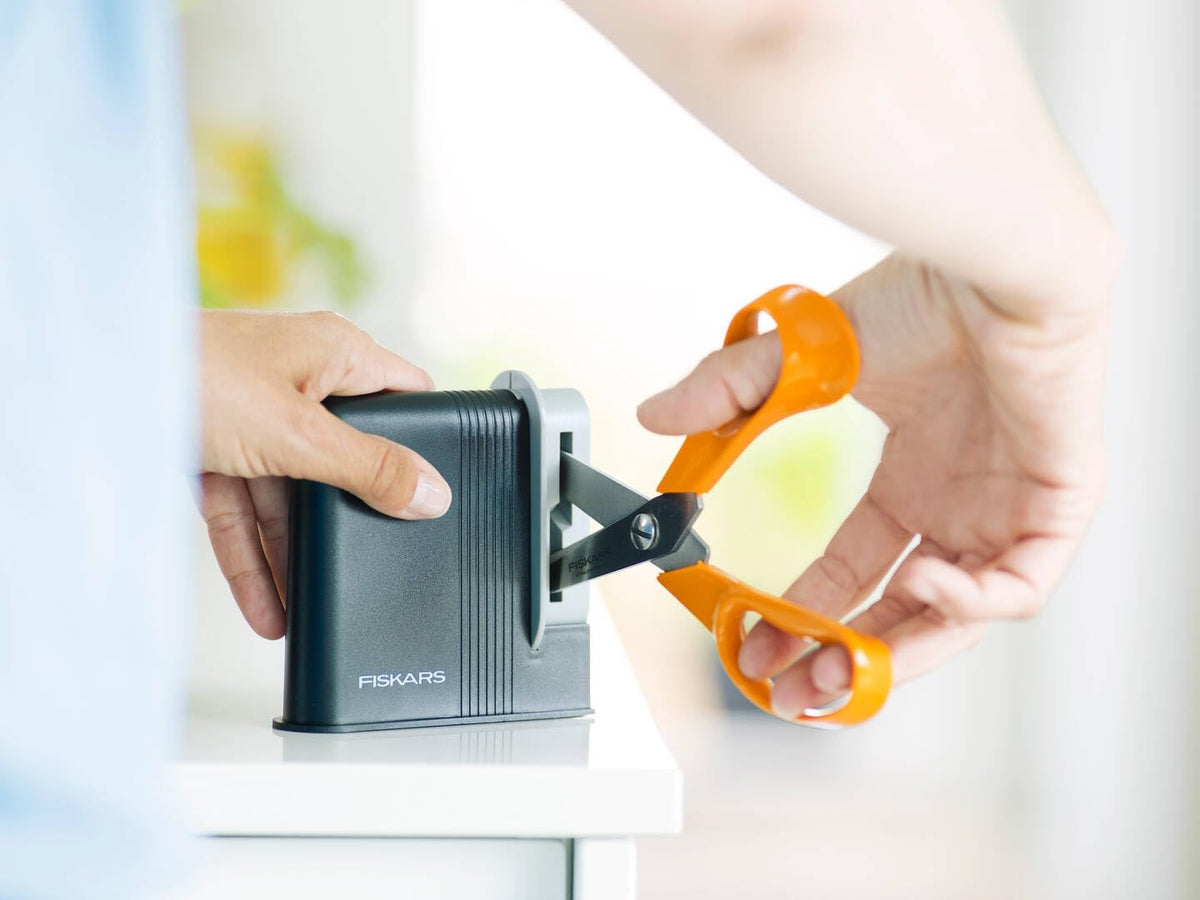 Fiskars Clip-Sharp compact 4 cm length stands in a small toolbox.
