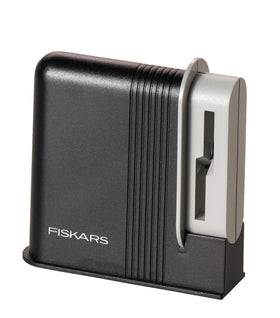 Fiskars Clip-Sharp interior uses easy-care synthetic material for long-lasting use.