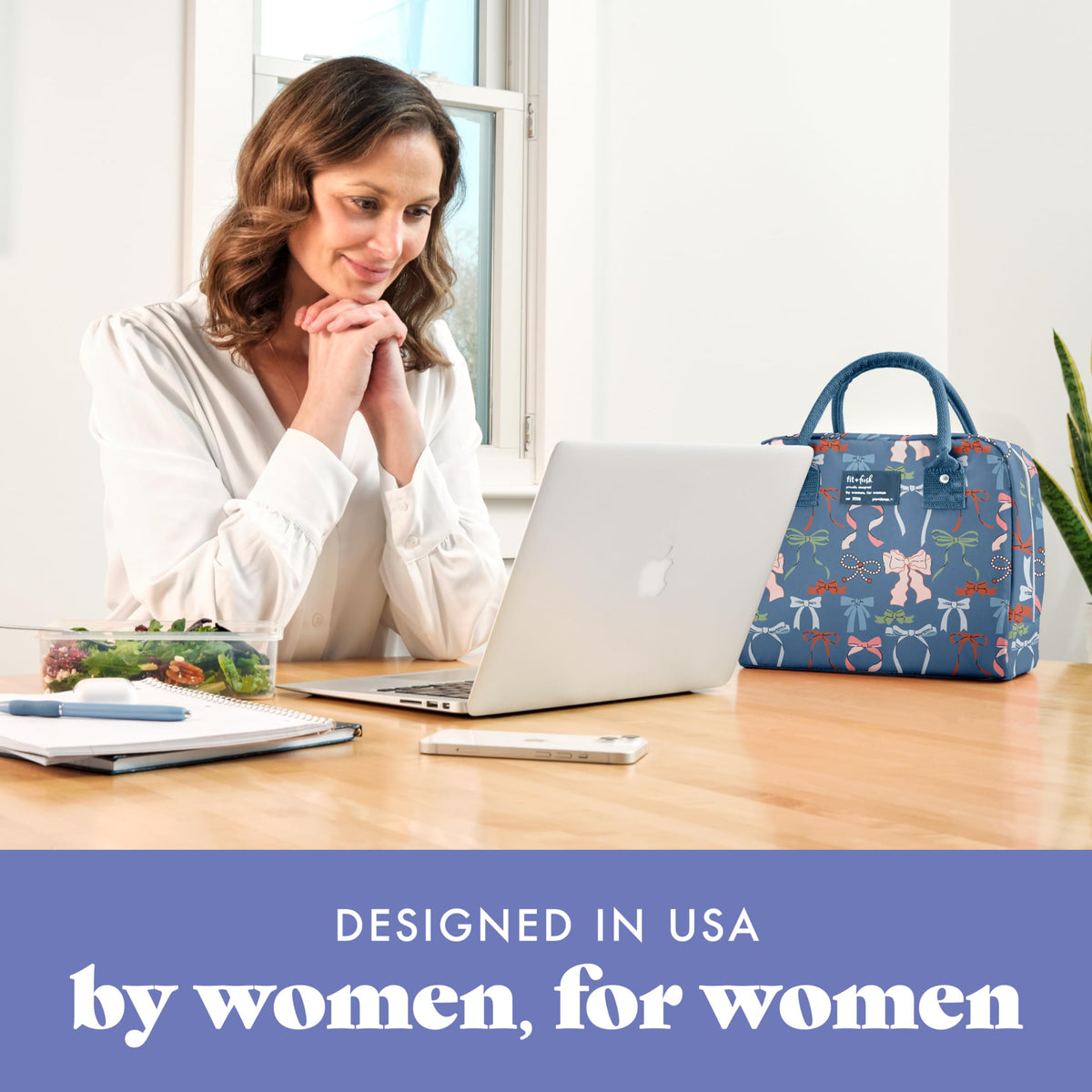 Rolled handles on the Bloomington lunch bag provide comfortable carrying