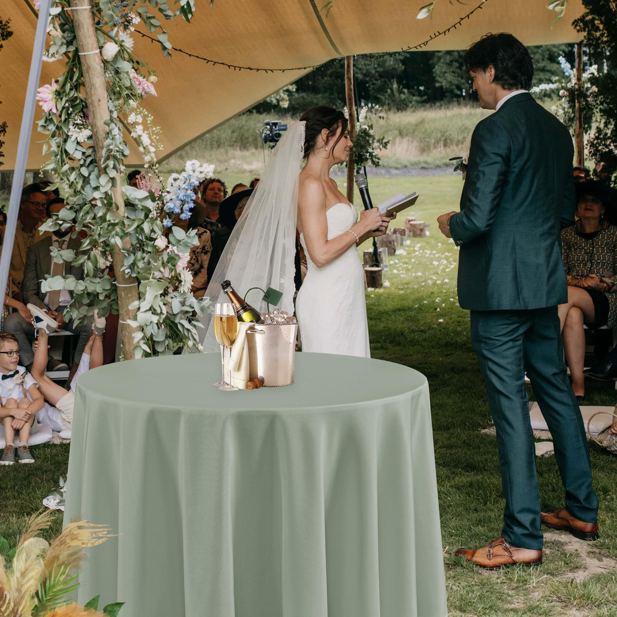 Fitable 6-pack tablecloths in sage green, perfect for big events and parties.
