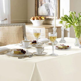 Ivory Fitable tablecloth on wedding banquet table for refined ambiance.