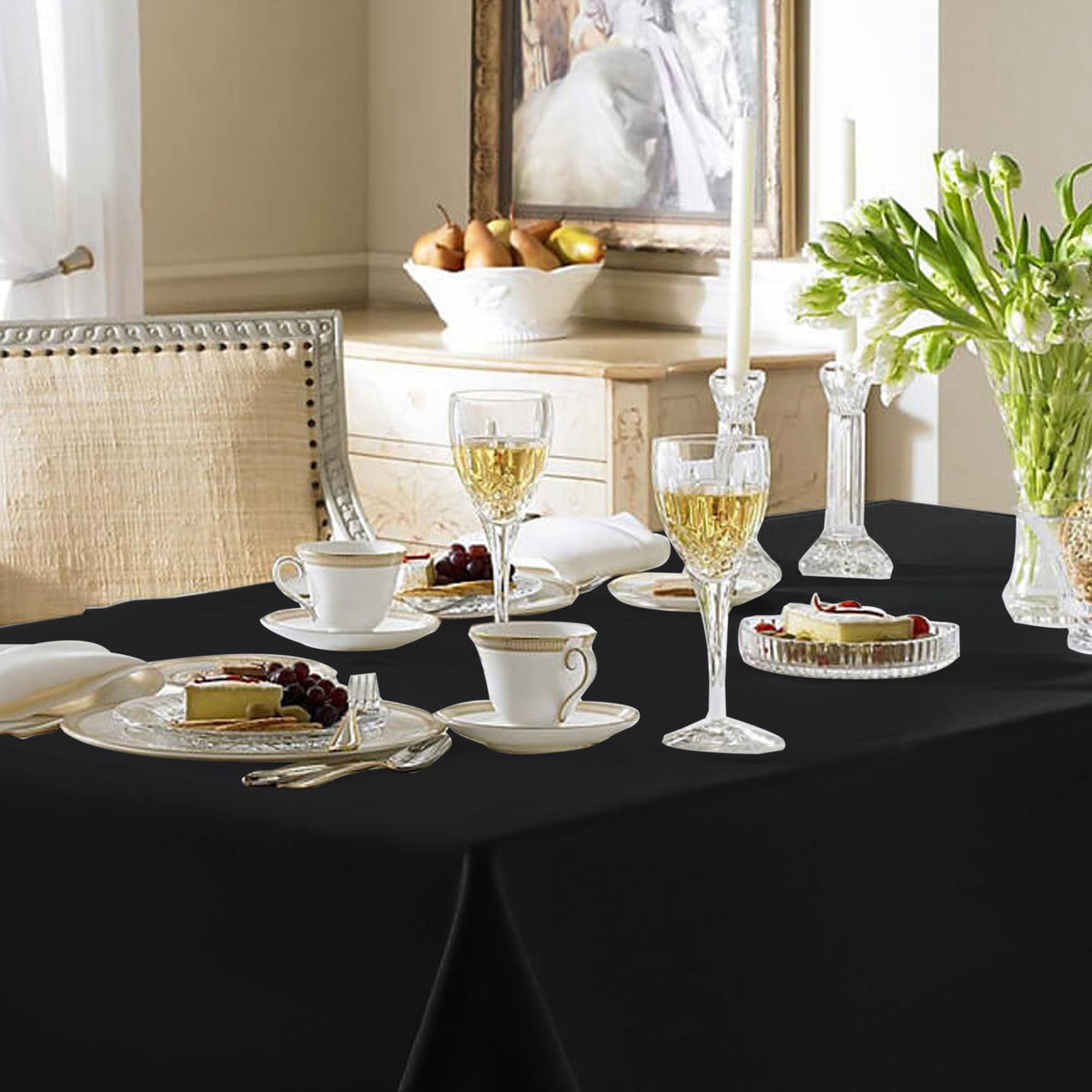 Fitable tablecloth wedding setup adds elegant backdrop for formal dining.
