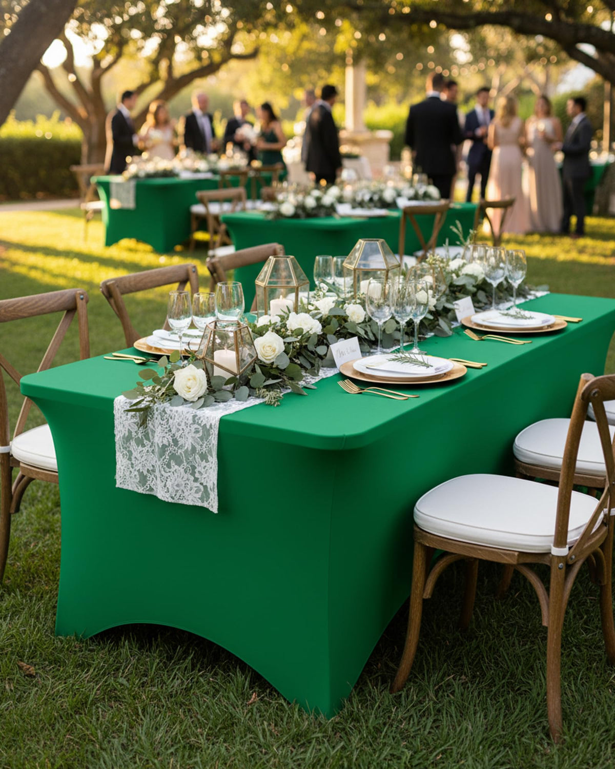 Fixwal green stretch table cloth demonstrates wrinkle resistance for quick setup and tidy presentation.