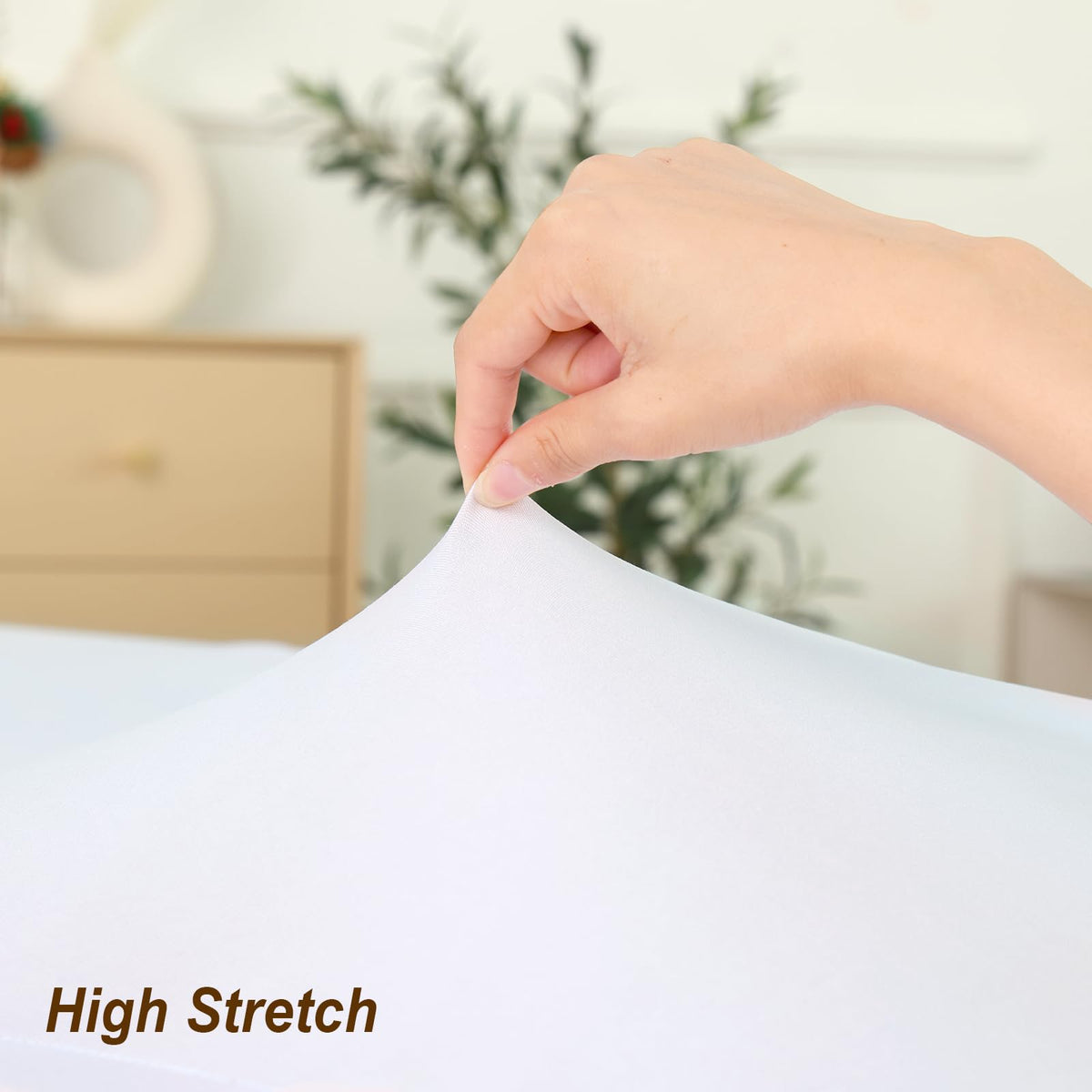 Fixwal white spandex tablecloth enhances wedding tables with a clean, coordinated aesthetic.
