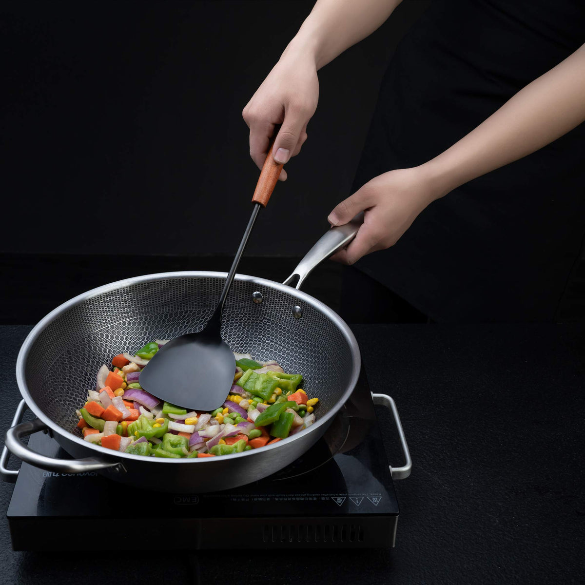 FJNATINH stainless steel wok spatula for durable, heat-resistant cooking.