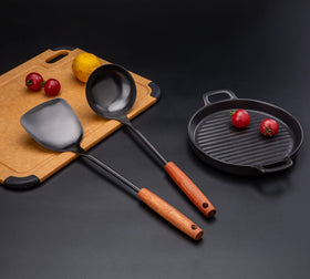 FJNATINH wok ladle in stainless steel for easy scooping and serving.