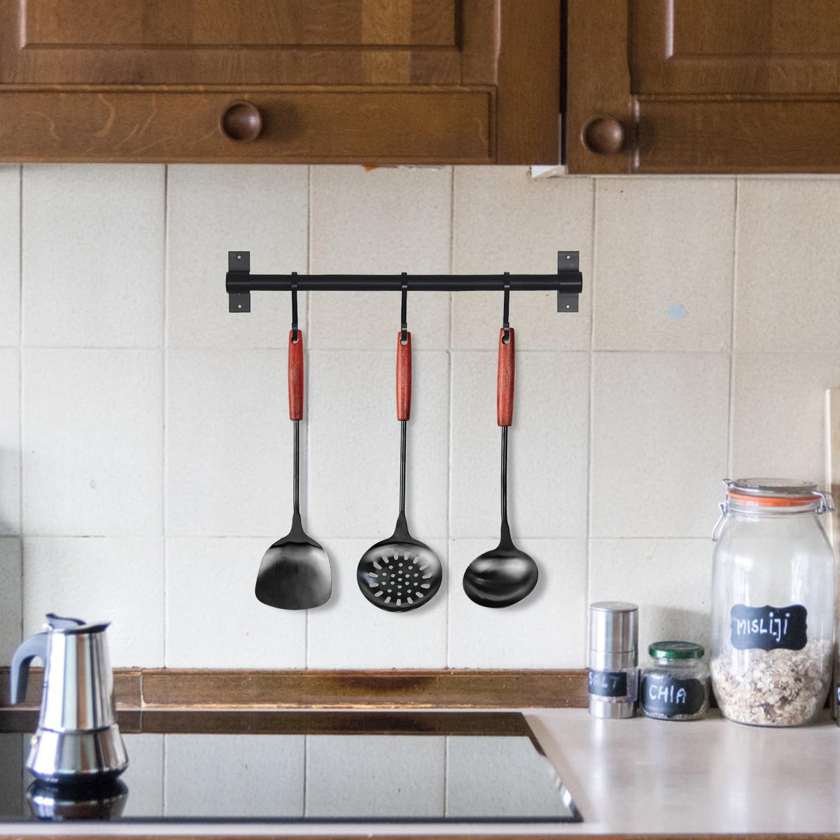 FJNATINH spatula close-up shows ergonomic design for easy flipping.