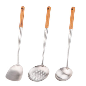 FJNATINH wok spatula with wood handle for comfortable, long‑reach cooking.