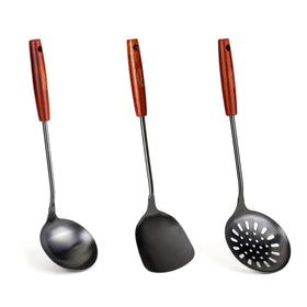 FJNATINH wok spatula with wooden handle for comfortable high-heat cooking.