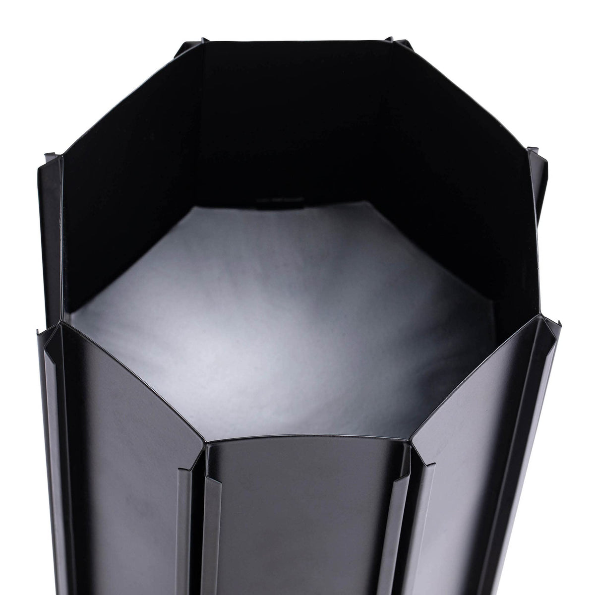 FlagShip modern matte-black design suits a sleek kitchen counter.