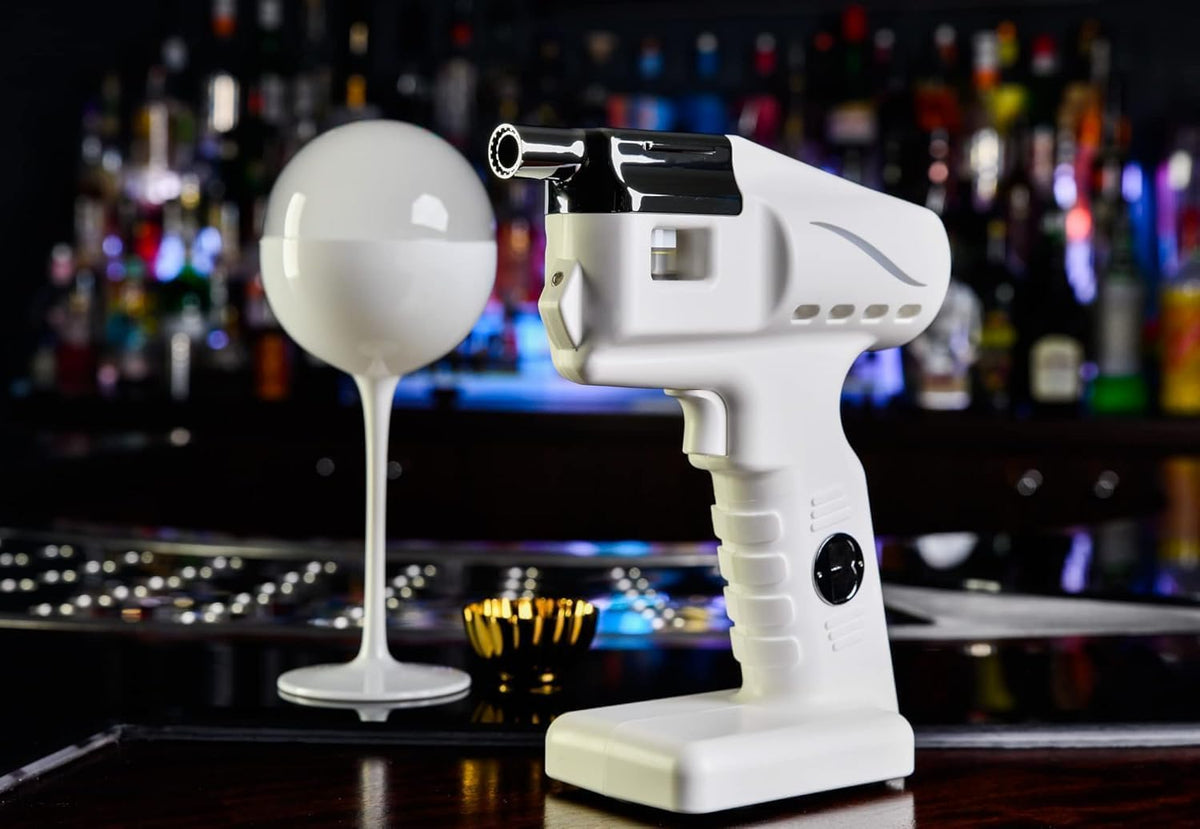 Flavour Blaster bubble gun-setup showing a dramatic cocktail service with bubble garnish.