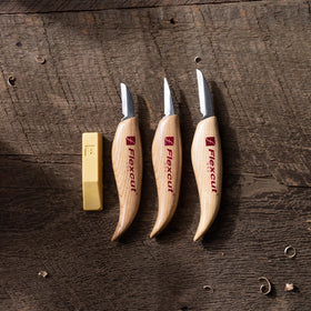 Flexcut KN500 ergonomic ash handle for comfortable carving sessions.