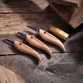 Flexcut KN500 high-carbon steel blade for lasting sharpness.