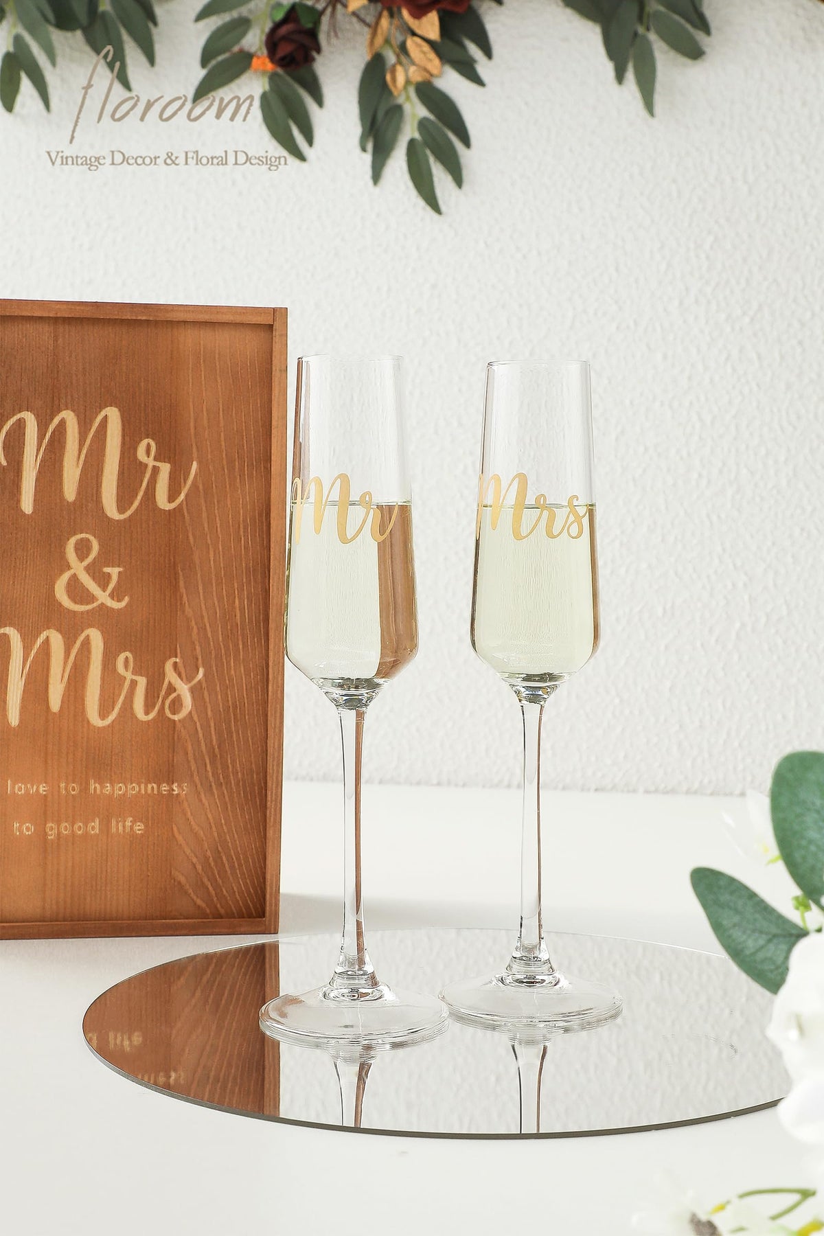 Floroom MR-MRS engraved flute with slender stem for a romantic wedding keepsake
