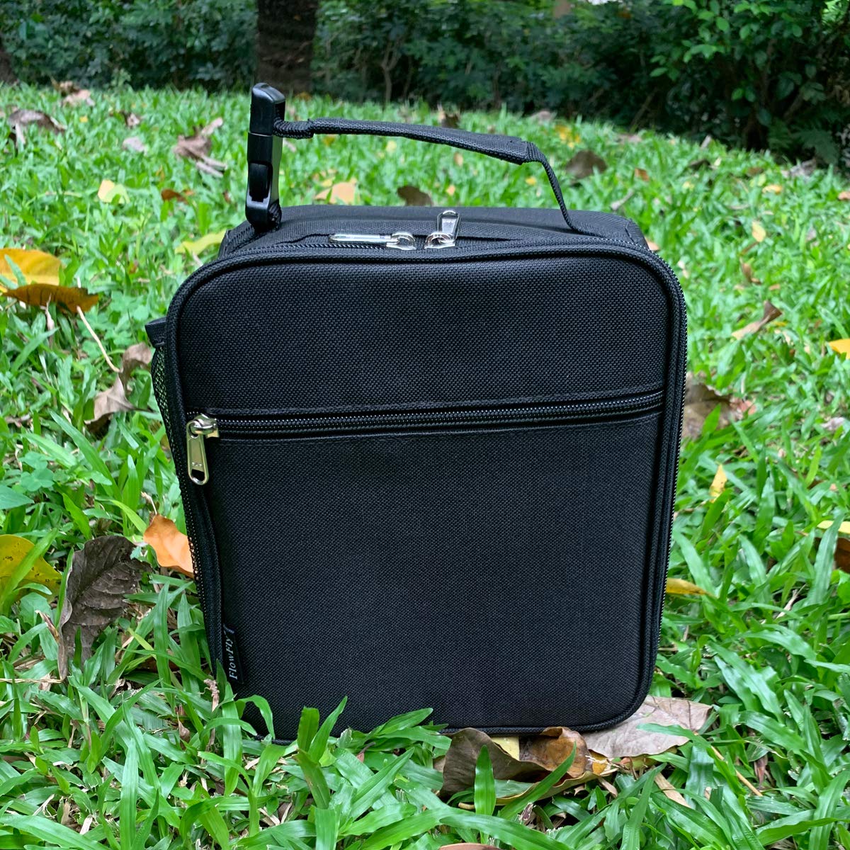 FlowFly Durable 600D Polyester material supports long-lasting daily use.