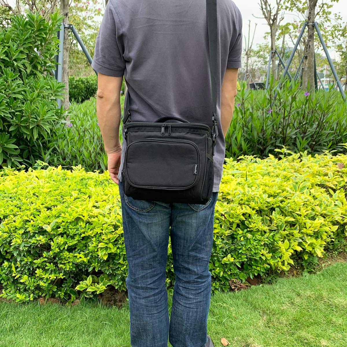 FlowFly durable zippers secure contents during commuting and travel