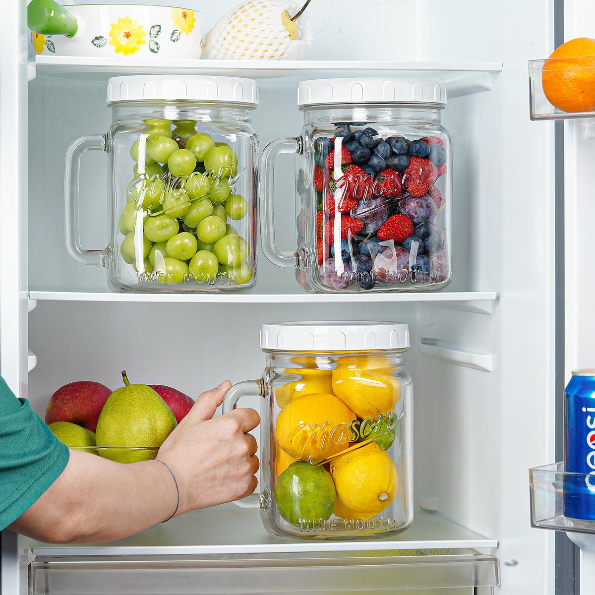 Airtight lid seals Folinstall jar to keep beverages and ingredients fresh.