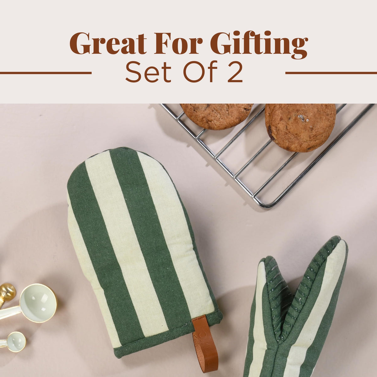 Folkulture kitchen decor-friendly mitts in green matcha shade.