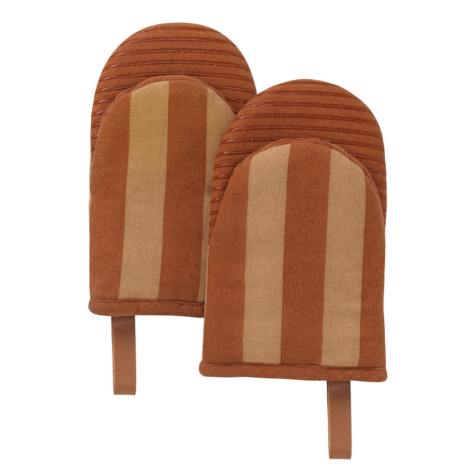 Folkulture oven mitts set of 2 in compact 5.75x9 inch size for easy handling.