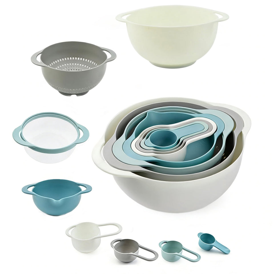 Foni Fox plastic mixing bowls set with nesting design for versatile baking prep.