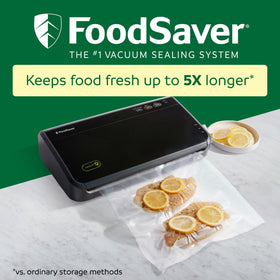 FoodSaver built-in roll cutter close-up illustrates bag size customization.