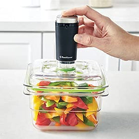 FoodSaver FS1120 cordless operation enables flexible sealing anywhere in the kitchen.