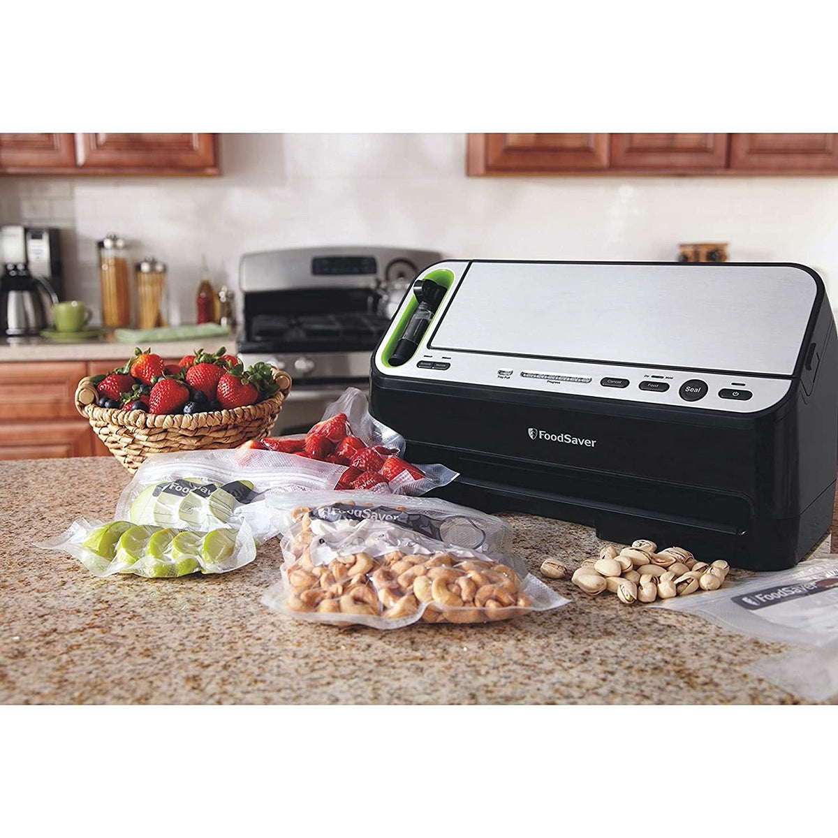 FoodSaver V4400 automatic bag detection activates sealing for consistent freshness.