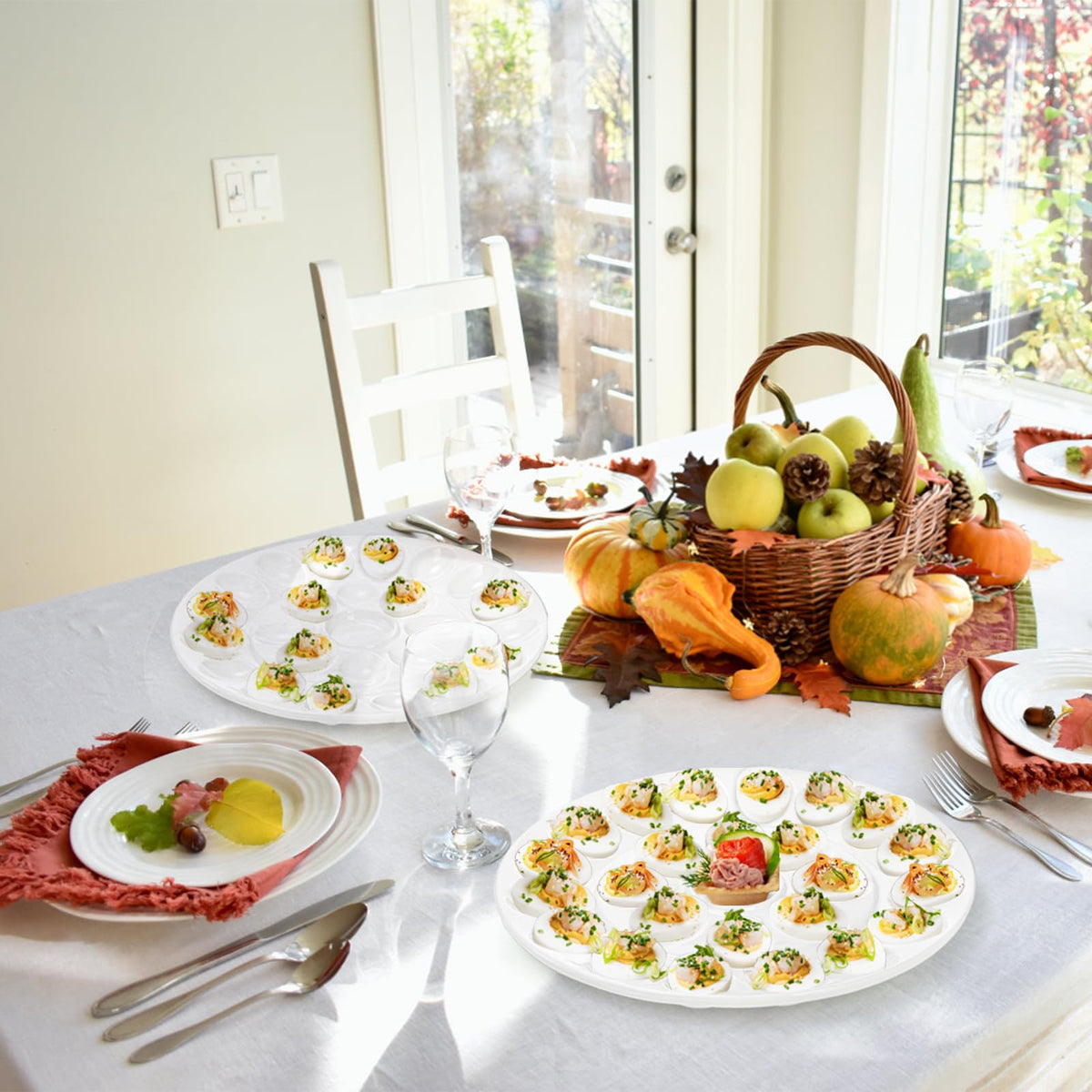 Foraineam two-pack elevates holiday entertaining with sturdy porcelain design.