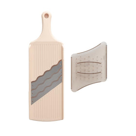 Forest Originals Arnest cabbage slicer with wide cutting area for quick half-cabbage shredding.