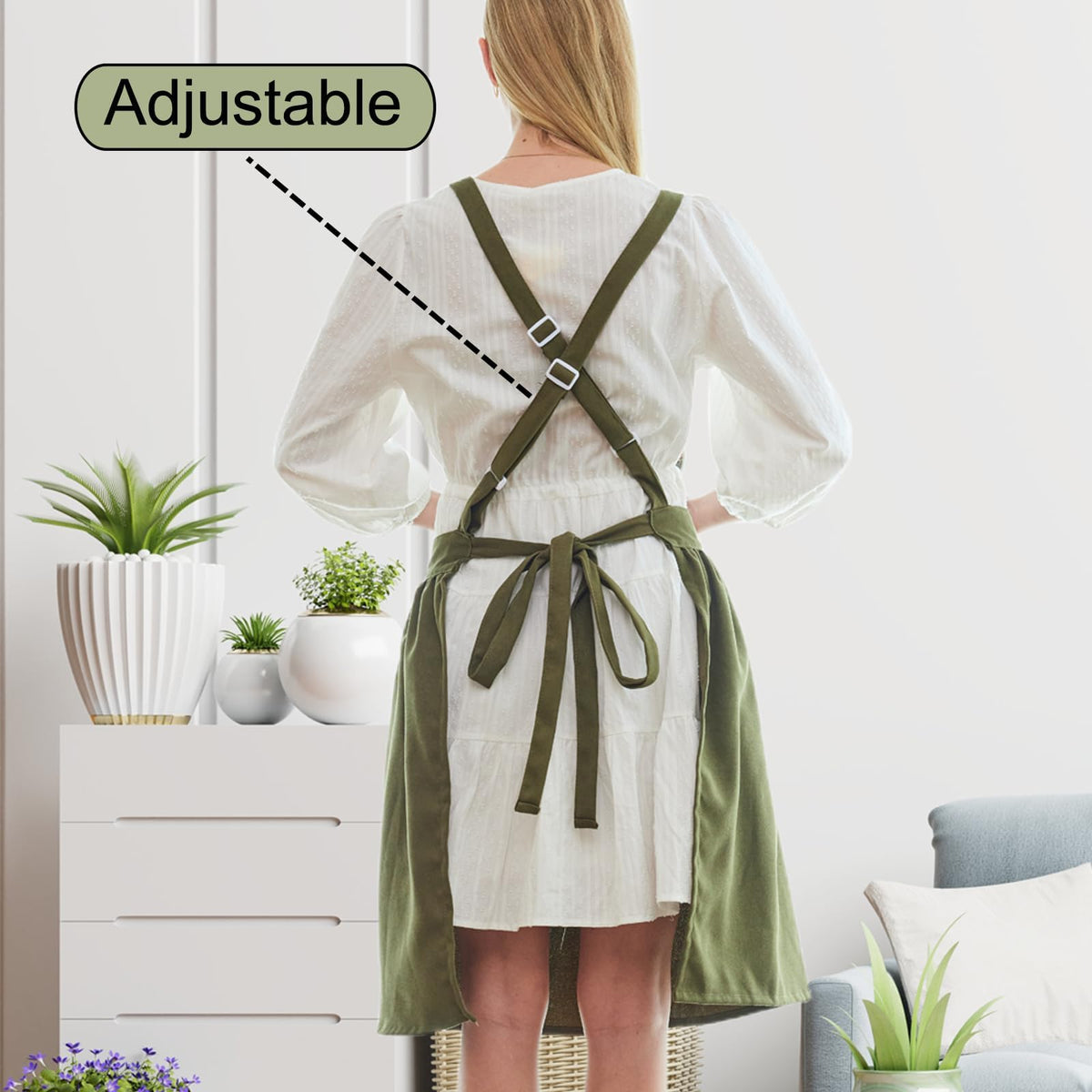 FOTVEFLEIR apron coverage shows maximum protection from kitchen spills.