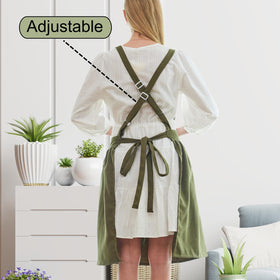 FOTVEFLEIR apron coverage shows maximum protection from kitchen spills.