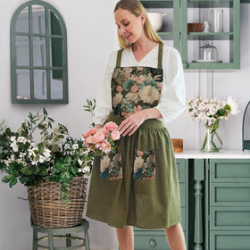 FOTVEFLEIR vintage apron with pockets for workshop or cafe tasks.