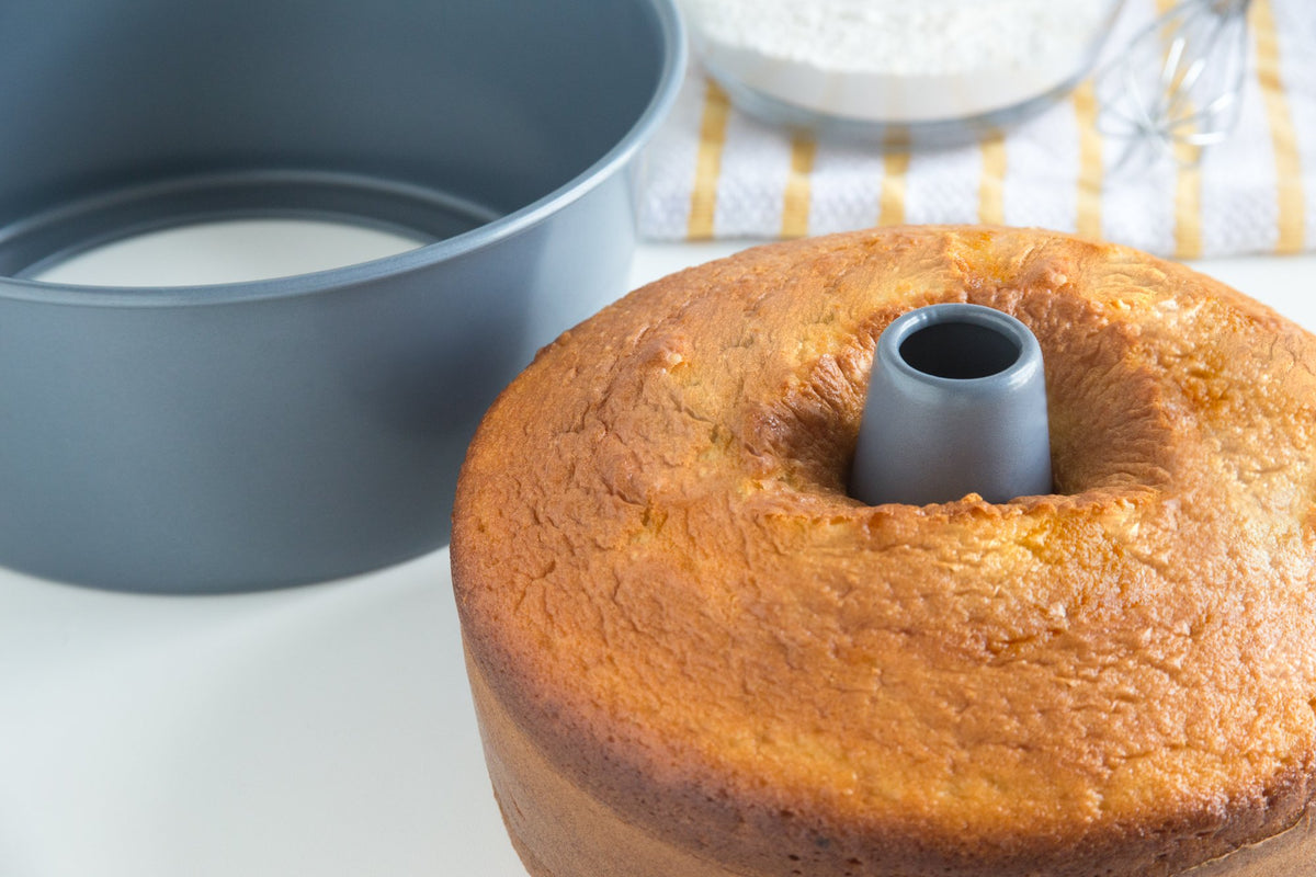 Fox Run durable bakeware with premium non-stick for easy release.