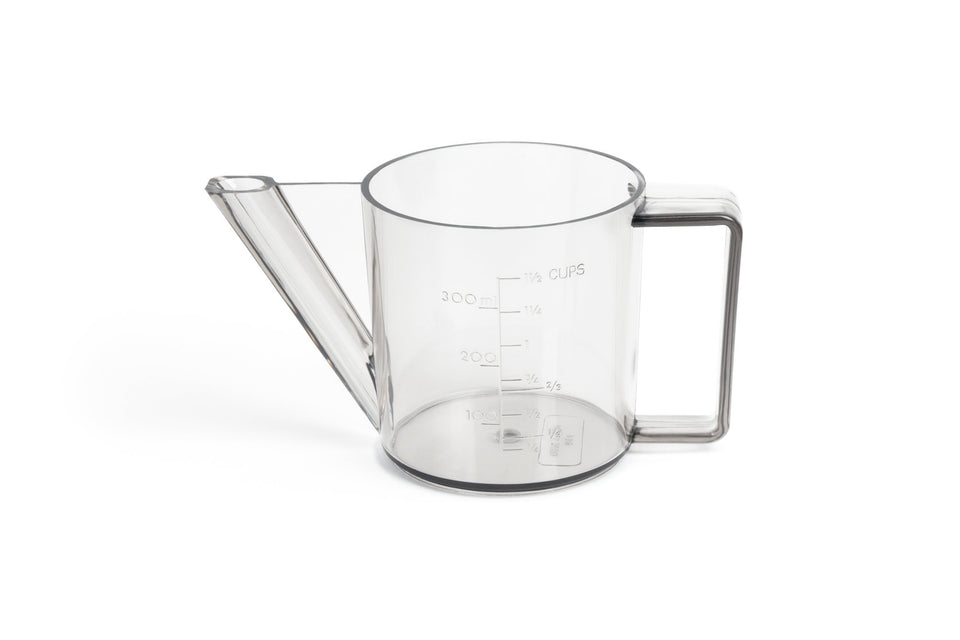 Fox Run gravy separator pour view showing leaner gravy after fat removal