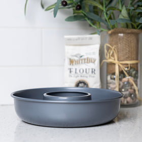 Fox Run Savarin non-stick coating for easy release and quick cleanup.