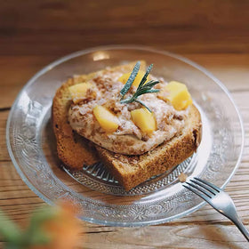 Frcctre lightweight 7-inch plates easy to pass around the table