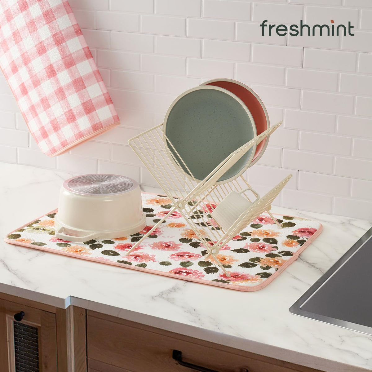 FRESHMINT microfiber-dish-mat soaks up water up to four times its weight.