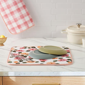 FRESHMINT floral-pattern dish drying mat adds an elegant touch.