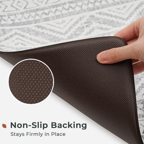 FRESHMINT easy-clean material resists stains and wipes clean after meals.