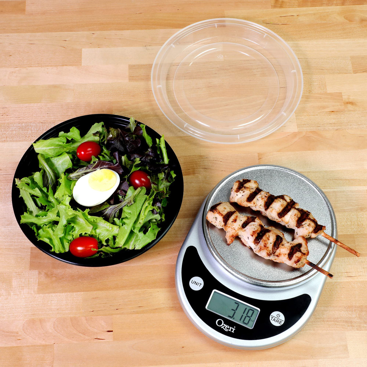 Freshware meal prep bowl with lid on emphasizes airtight seal for fresh lunches