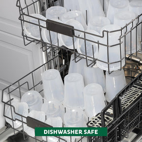Freshware microwave-safe deli container in use for quick reheating