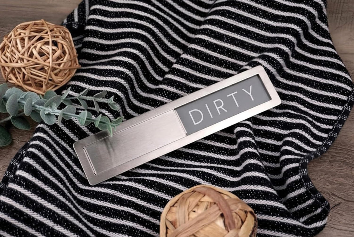 FridayVibez magnet side view highlighting dual labels for easy organization.