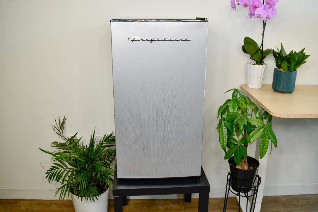 Frigidaire EFR323 slide out shelves simplify cleaning and access.