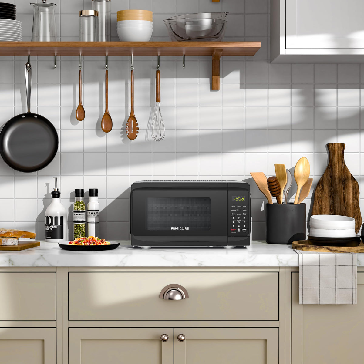 Frigidaire EMW733BLACKAMZ interior cavity demonstrates compact space for quick reheats and snacks.