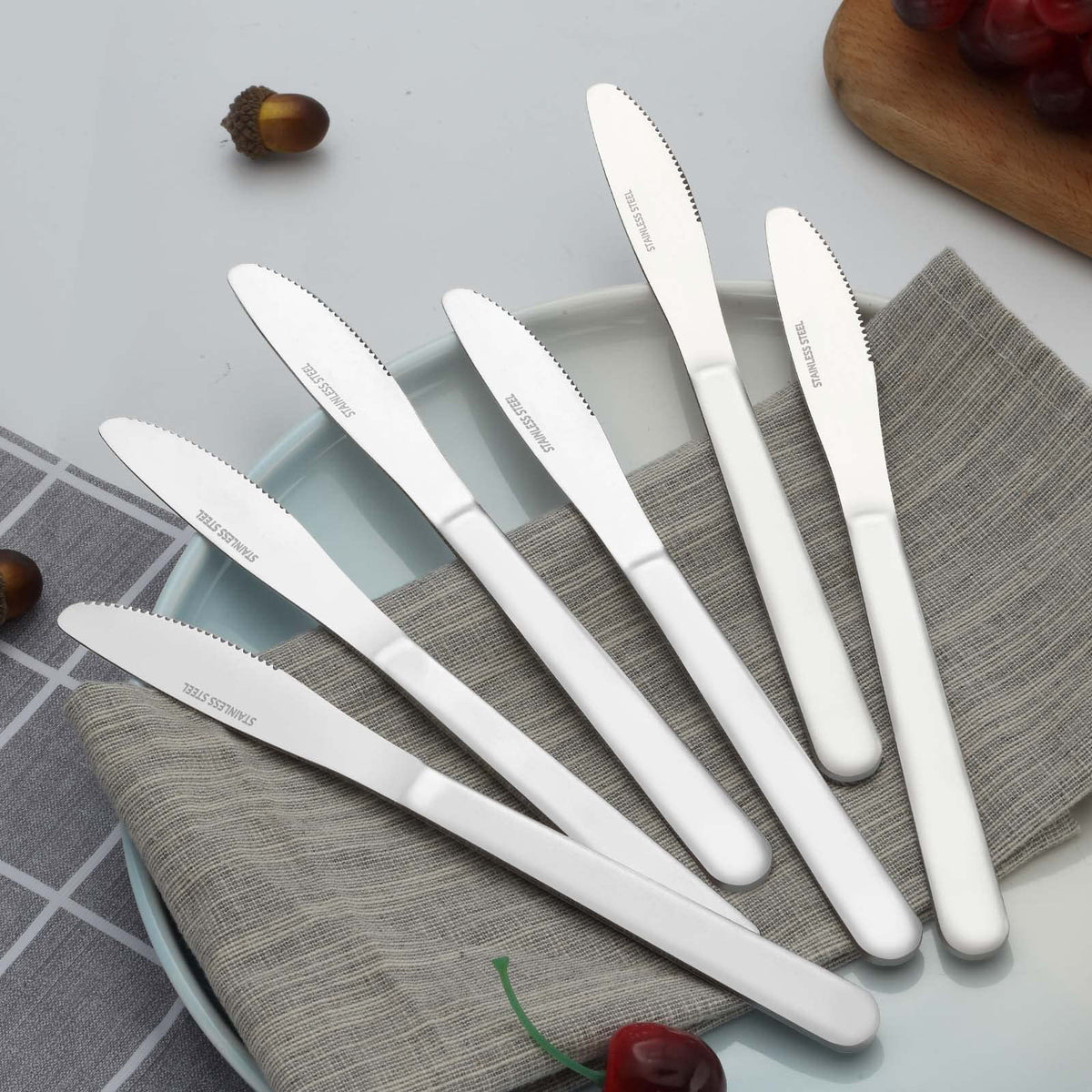 Funnydin mirror-polished dinner knives with a sleek, timeless look