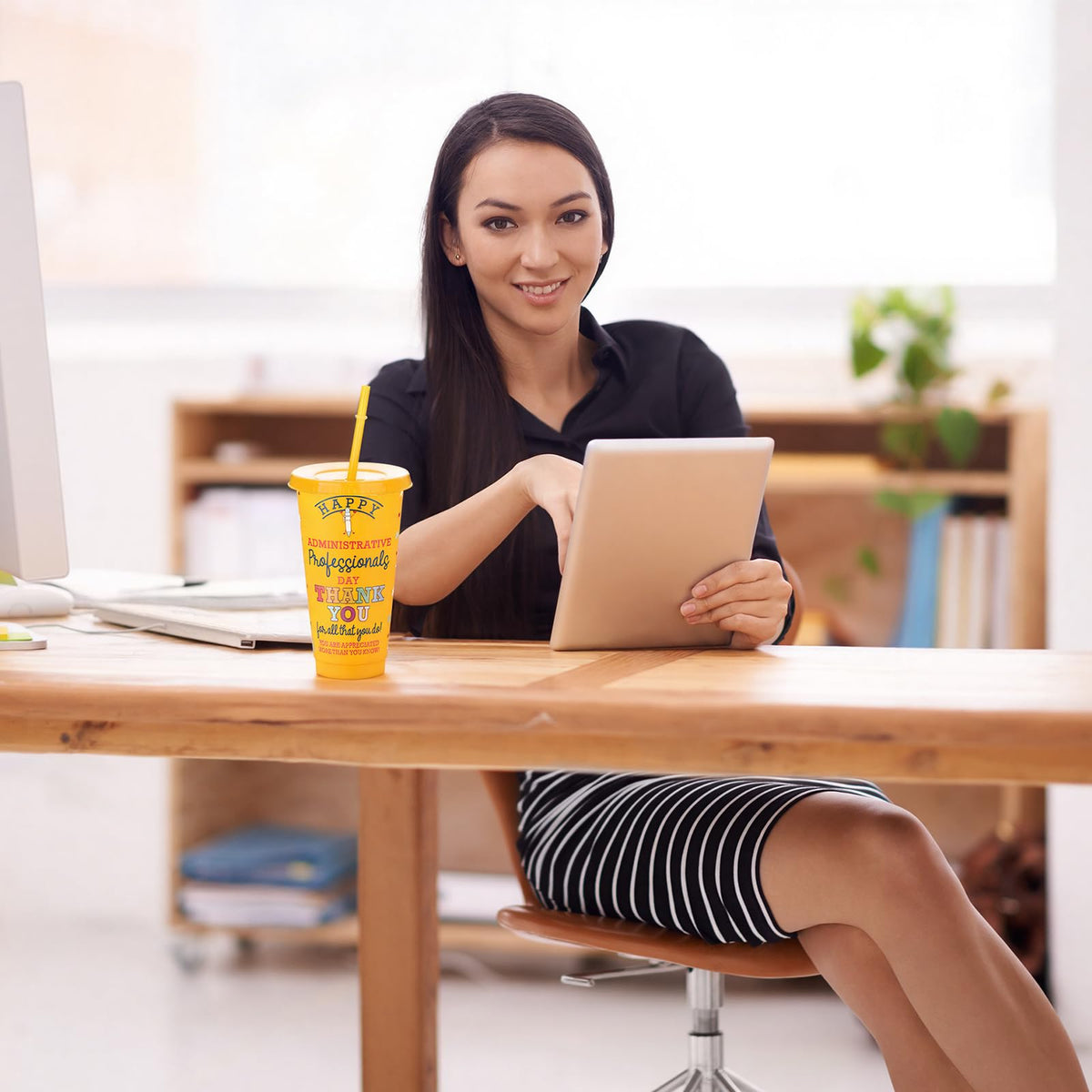 Funnymoom cup bottom stability design helps prevent tipping on desks.