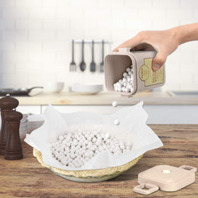 FurRain weights fit various pan sizes for easy reuse.