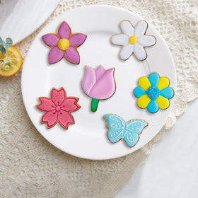 FUSOTO flower-a cutter for versatile blossom designs on dough.
