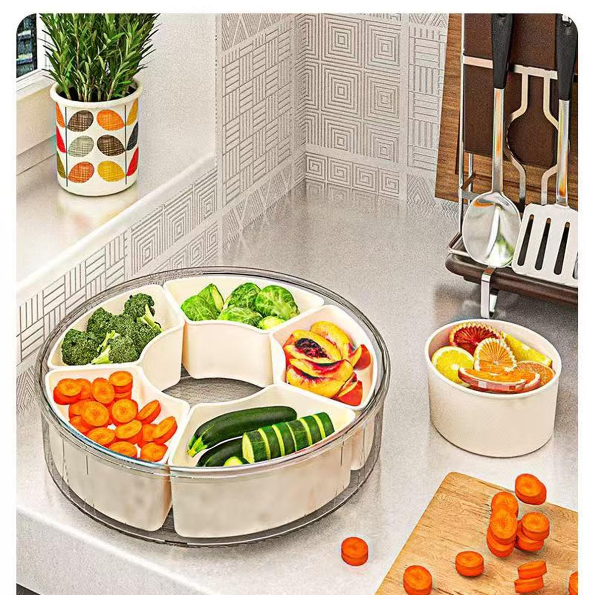 Fuukou clear lid snack tray preserved contents during transport